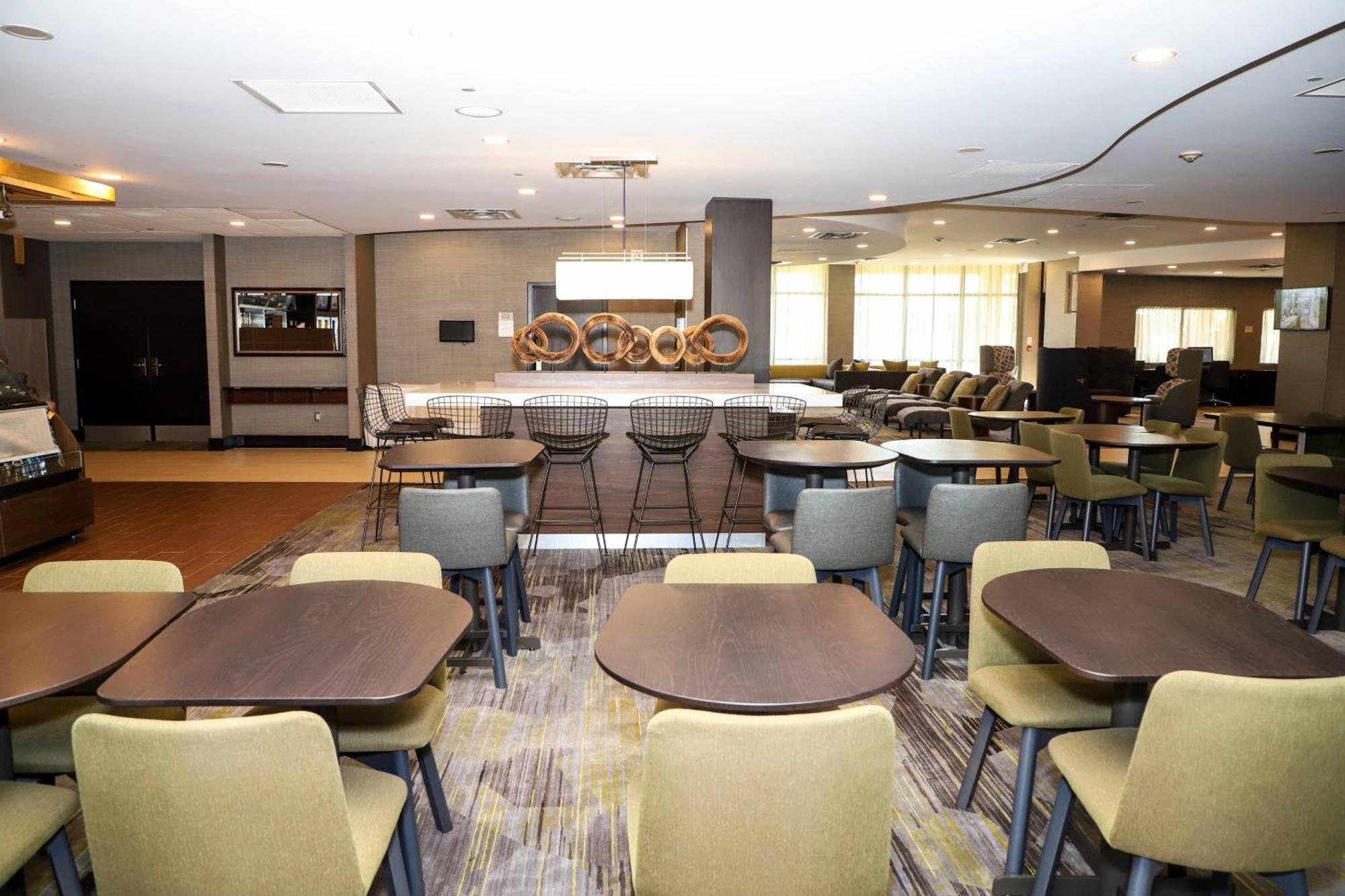 מלון Courtyard By Marriott Toronto ברמפטון מראה חיצוני תמונה
