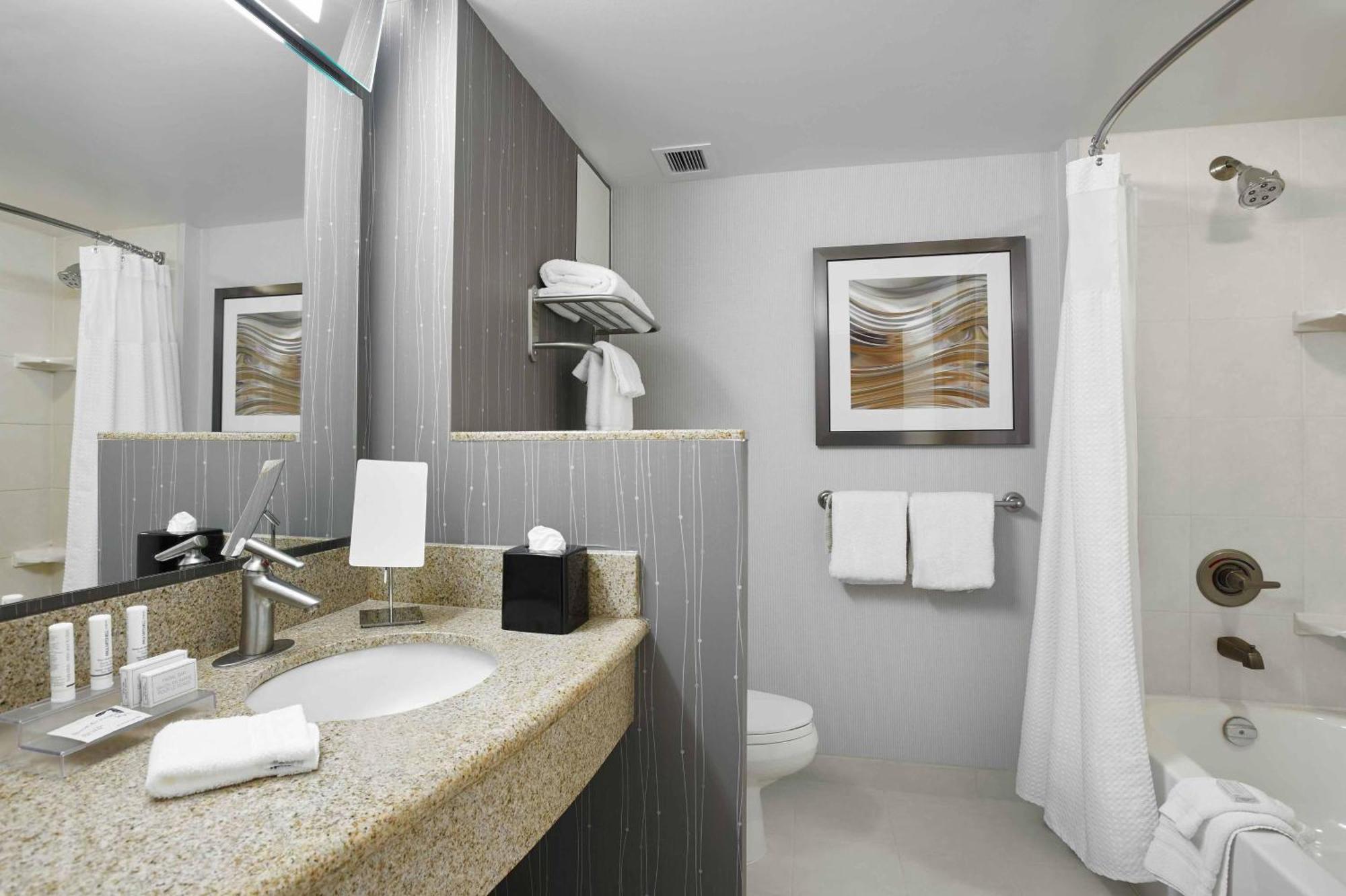 מלון Courtyard By Marriott Toronto ברמפטון מראה חיצוני תמונה