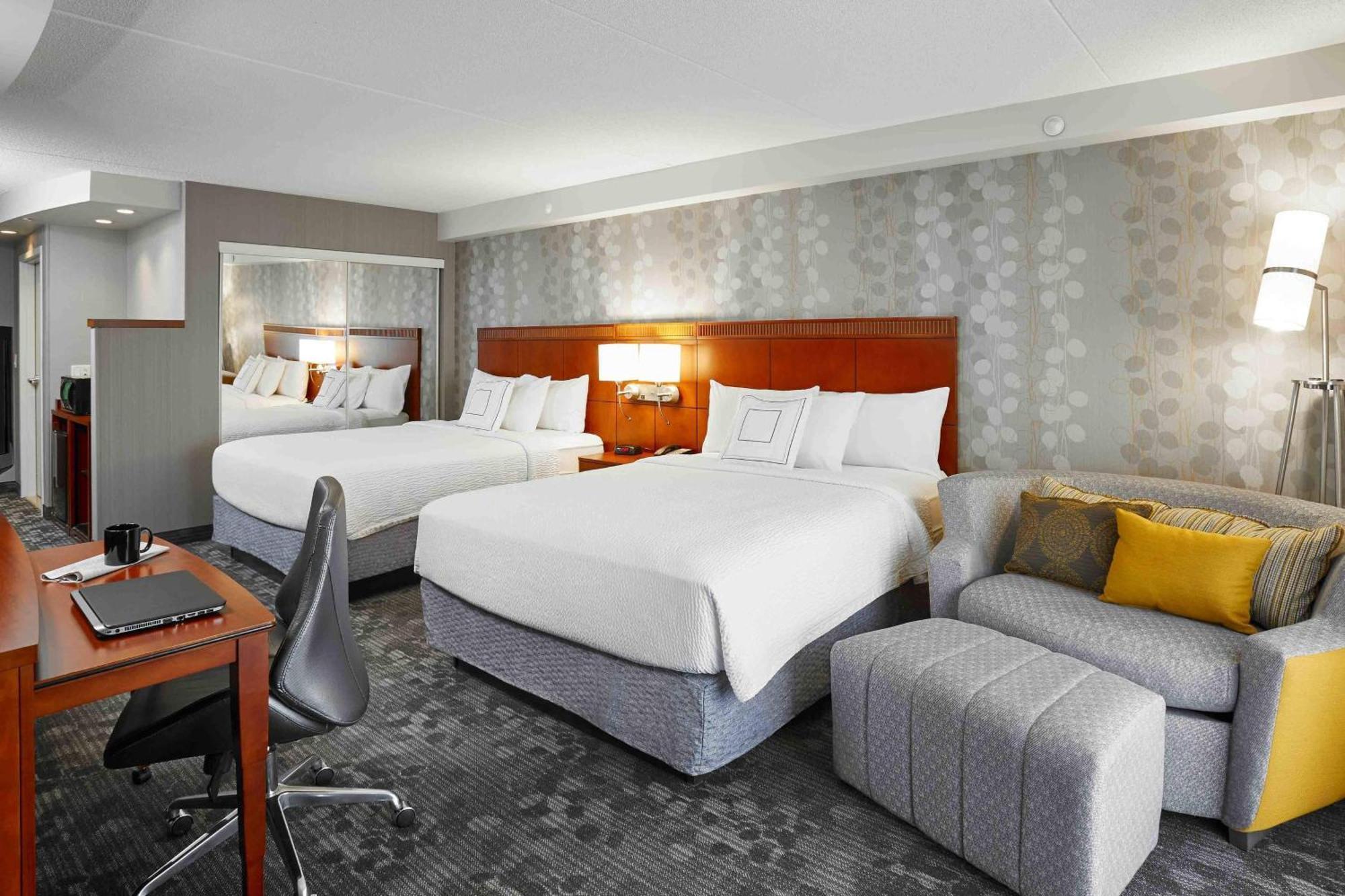 מלון Courtyard By Marriott Toronto ברמפטון מראה חיצוני תמונה