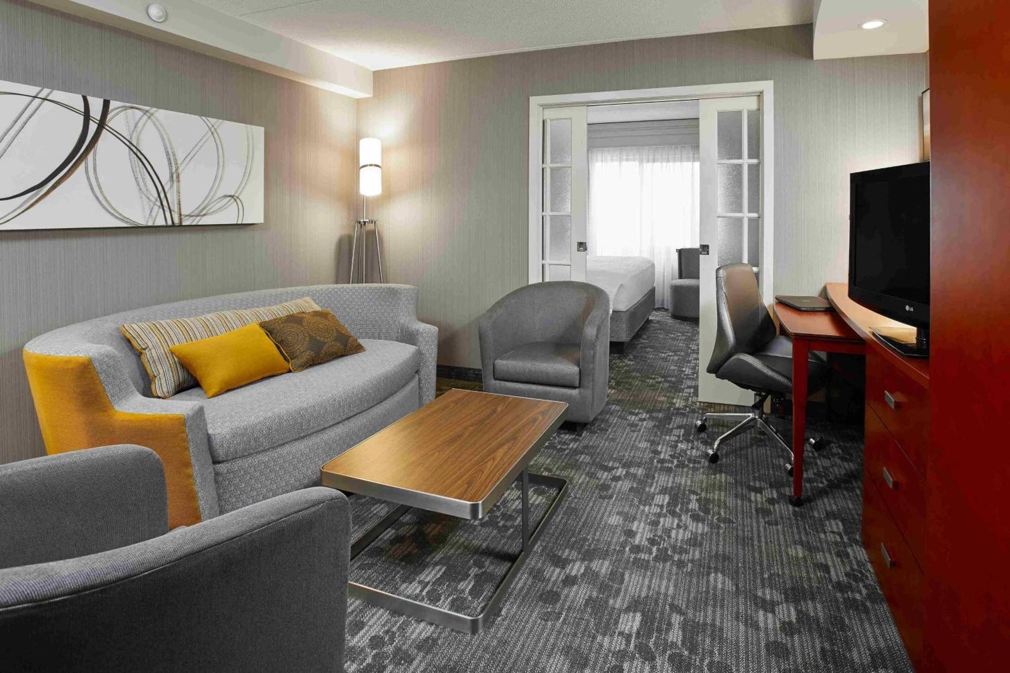 מלון Courtyard By Marriott Toronto ברמפטון מראה חיצוני תמונה