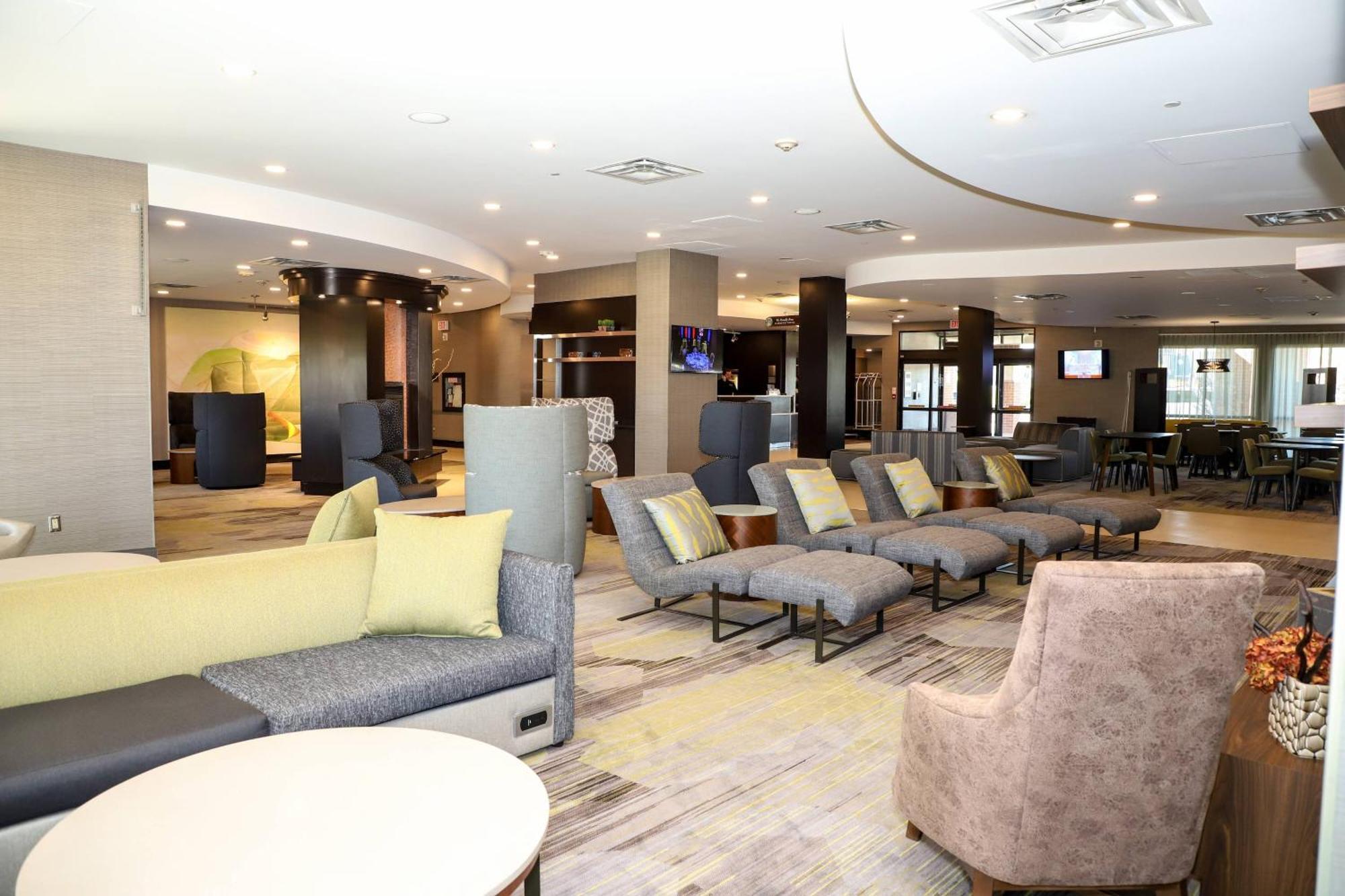 מלון Courtyard By Marriott Toronto ברמפטון מראה חיצוני תמונה