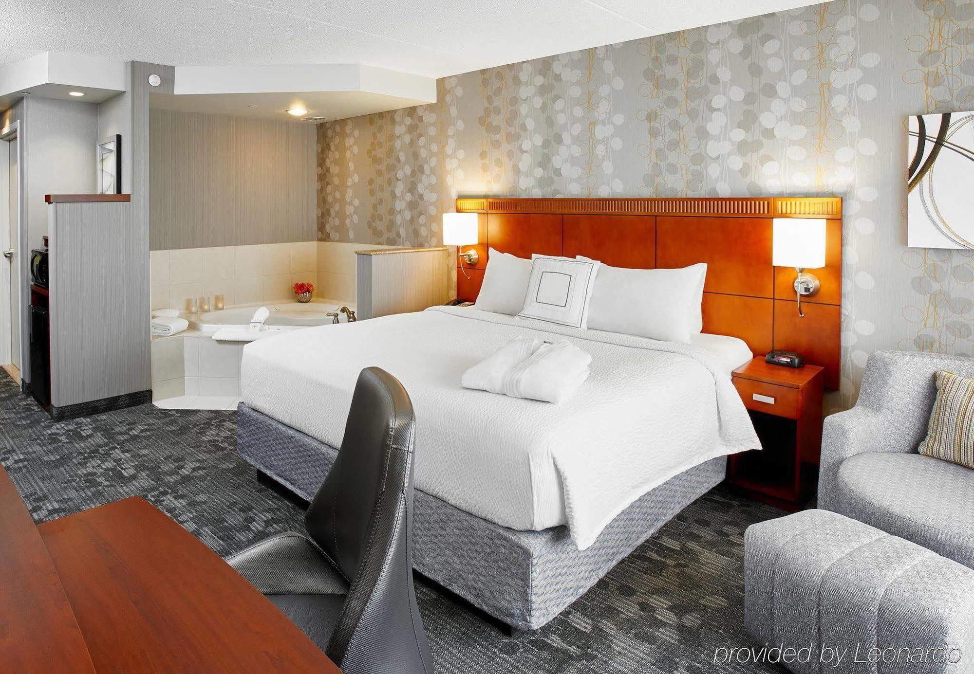 מלון Courtyard By Marriott Toronto ברמפטון מראה חיצוני תמונה